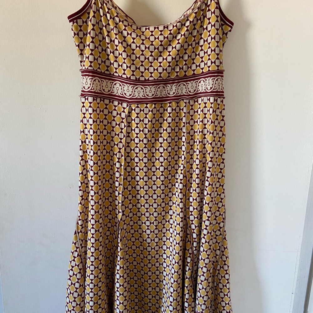 MSSP super cute summer dress. Hugs the top of your torso and then flares out. - Picture 3 of 3